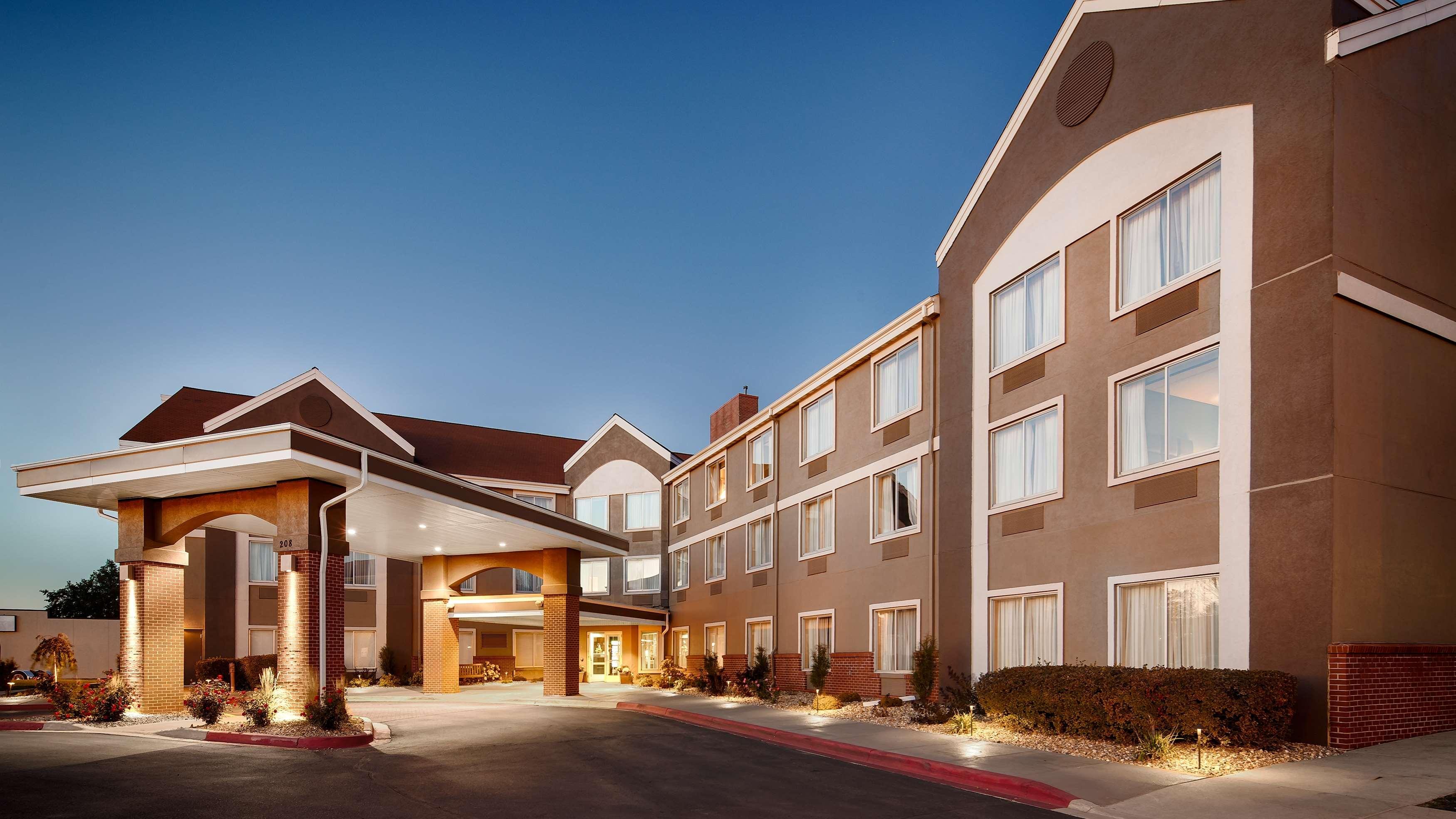 Best Western Holiday Manor Newton Exterior photo
