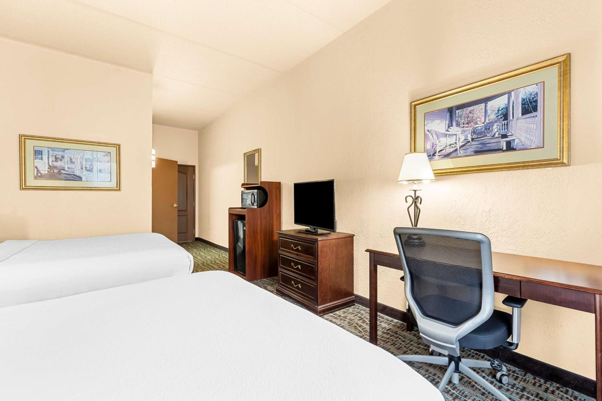 Best Western Holiday Manor Newton Exterior photo